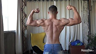 Muscle worship - Henry