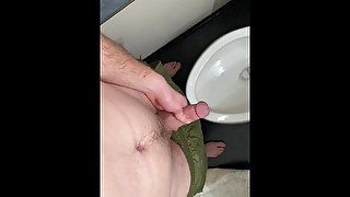 Big cock pissing close up Amos: jfhardsexyman02