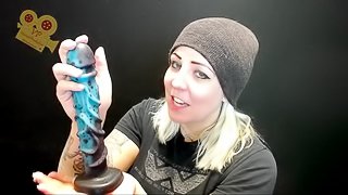 Rio Reviews: The Pleasure Works' Night's King (heat activated color)