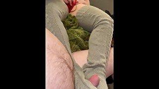 Girlfriend gives me a foot job and gets cum on her feet