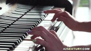 Pianist slut double penetrated