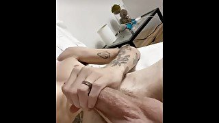 BIG DICK TWINK WANKS AND CUMS