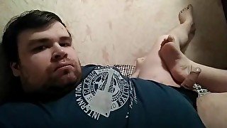 Артем сам себе дрочит ногами лижет ноги self suck autofellatio self footjob