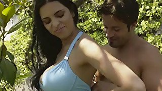 Horny BF fucks his busty raven haired cutie Kira Queen by the tree in the yard