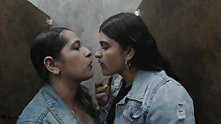 Horny Lesbians Have Fun In A Bathroom In The Mall In Cucuta Colombia - Porn In Spanish