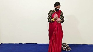 Hot Indian Fucking Pussy By Huge Dildo in Beautiful Saree