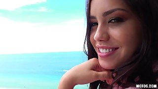 Acting slutty girlfriend with sexy booty Alina Lopez deserves nice cunnilingus