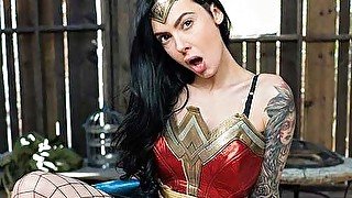 Wonder Woman Virtual - Marley Brinx