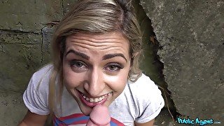 Erik Everhard & Mia Linz in Brazilian twerker fucked outdoors - FakeHub