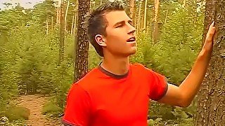 Hot dude gets threeway sex from big dick twinks in the woods