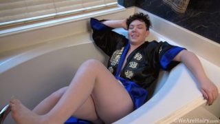 We meet the hairy and sexy Dmitri Vosche in a tub