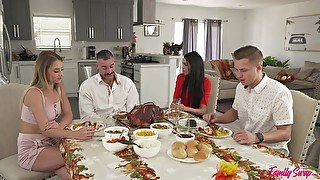 Everything Goes Wrong For Thanksgiving - S4:E2 - Familyswap