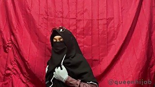 Hijab Shemale Mastrubation Using Broken Stocking And Glasses