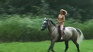 Reiten auf der Wiese
