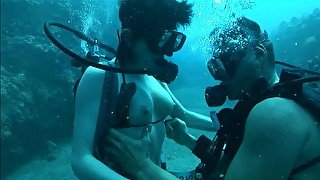 Underwater fetish XXX action on cam