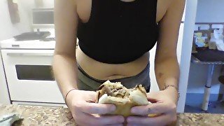 Eating Homemade Burgers 1🍔