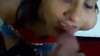 Amateur Desi babe loves sucking cock