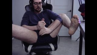 MOANING, MASTURBATING, FEET SOLO GUY CLOSE UP