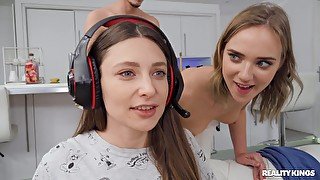 Gamer girlfriend doesn't notice her BF fucking hot Oxana Chic