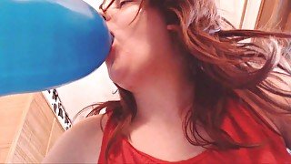 Un orgasmo pazzesco con questo fantastico palloncino blu