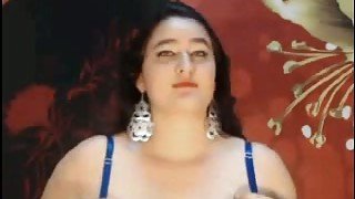 Black haired lady with big tits and thighs knows how to make me horny