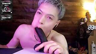 lick dildo webcam 2023-12-15