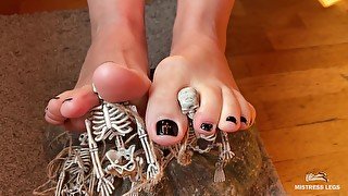 Toes And Skeletons