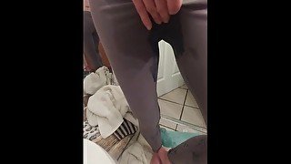 PISSING💦💦💦 IN MY GREY LEGGINGS WHEN BOYFRIEND💑 LOCKED🔒 ME OUT OF BATHROOM🚽😡