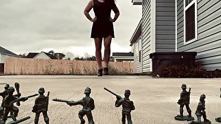 Giantess Defeats Army