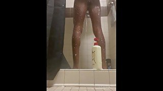 Twink Twerking in the shower