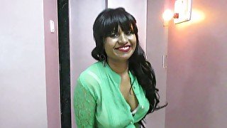 MILF with a great body is flaunting the goods on cam