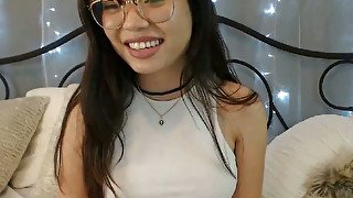 Hot Nerdy Babe Masturbating on Cam