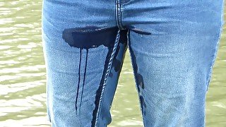 Risky pissing my jeans outside !!!