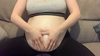 Moisturising my pregnant bump with lotion