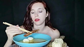 asmr mukbang feederism soupe chinoise merguez boule