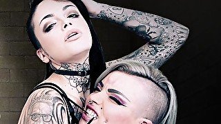 Selena Serpentina And Leigh Raven - Prison Blues