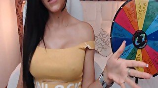 Foxy Brunette Lady Play Her Roulette Live