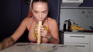 Nicolettxxx dirty sucks banana