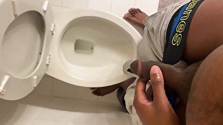 [HD VIDEO] Black Dude Pulls Down Underwear and Pisses For You