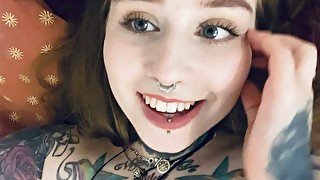 TATTOO GIRL FICKT SICH ihr geile nasse PUSSY!