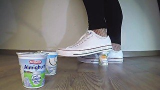 White Converse food crush Jogurt Trailer