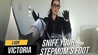 Sniff your stepmom's foot pussies and cum play