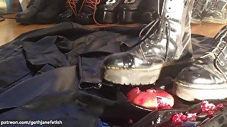 Food crushing in goth boots turns into wet and messy play