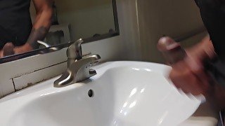 Nurse masturbates in ER bathroom