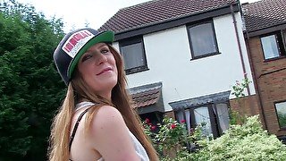 Samantha Bentley is pissing outdoor