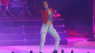 Victoria Justice Live