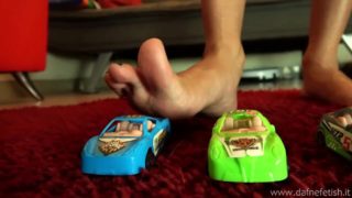 Giantess Susy with the toy cars