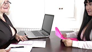 LACEYSTARR - Business GILF tongue examines young pussy