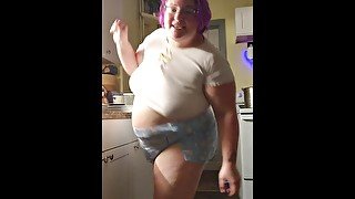 Diaper BBW girly Dances doing dishes