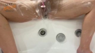 Sexy girl shave pussy in the shower